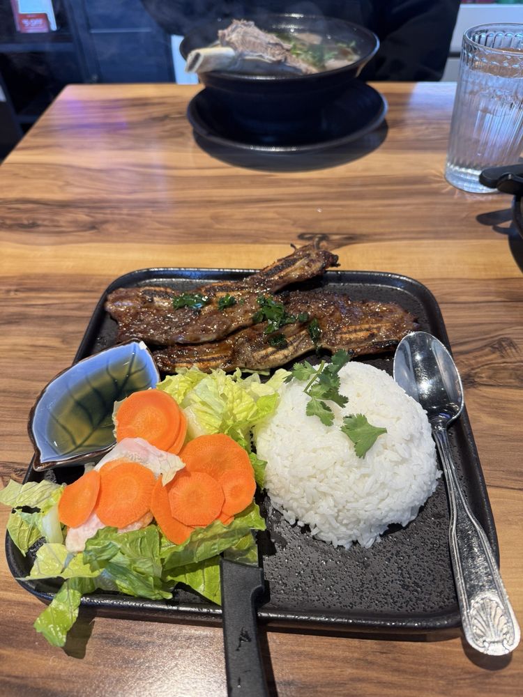 Grilled Short Rib Beef Rice C5. Cơm Sườn Bò