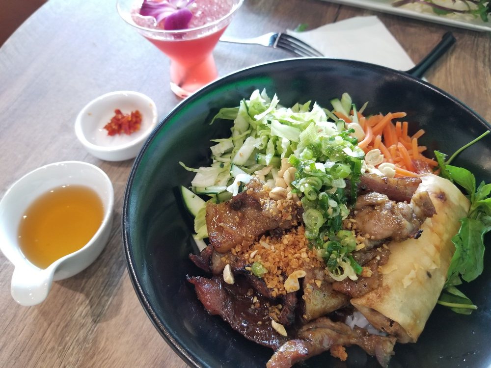 Vermicelli Pork And Crispy Roll B1. Bún Thịt Nướng Chả Giò