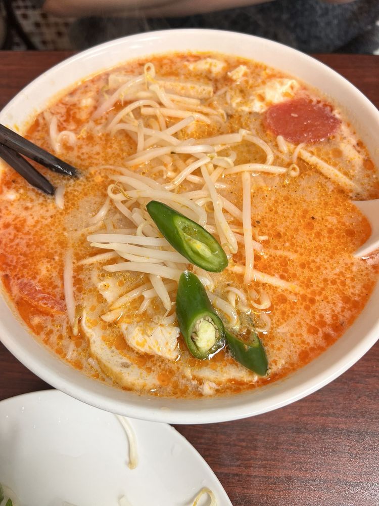 Bun Rieu Noodles Soup