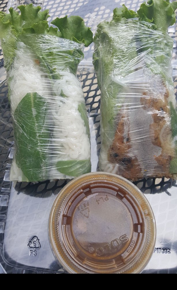 Vietnamese Steamed Rice-noodle Rolls with Pork