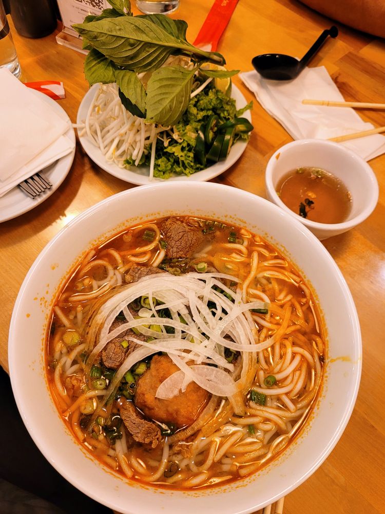 Spicy Beef Noodle Soup / Bun Bo Hue