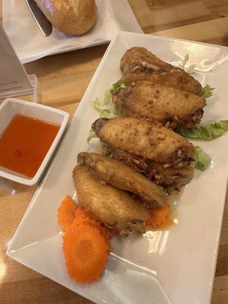 Garlic Chicken Wings / Canh Ga Chien Toi Ot