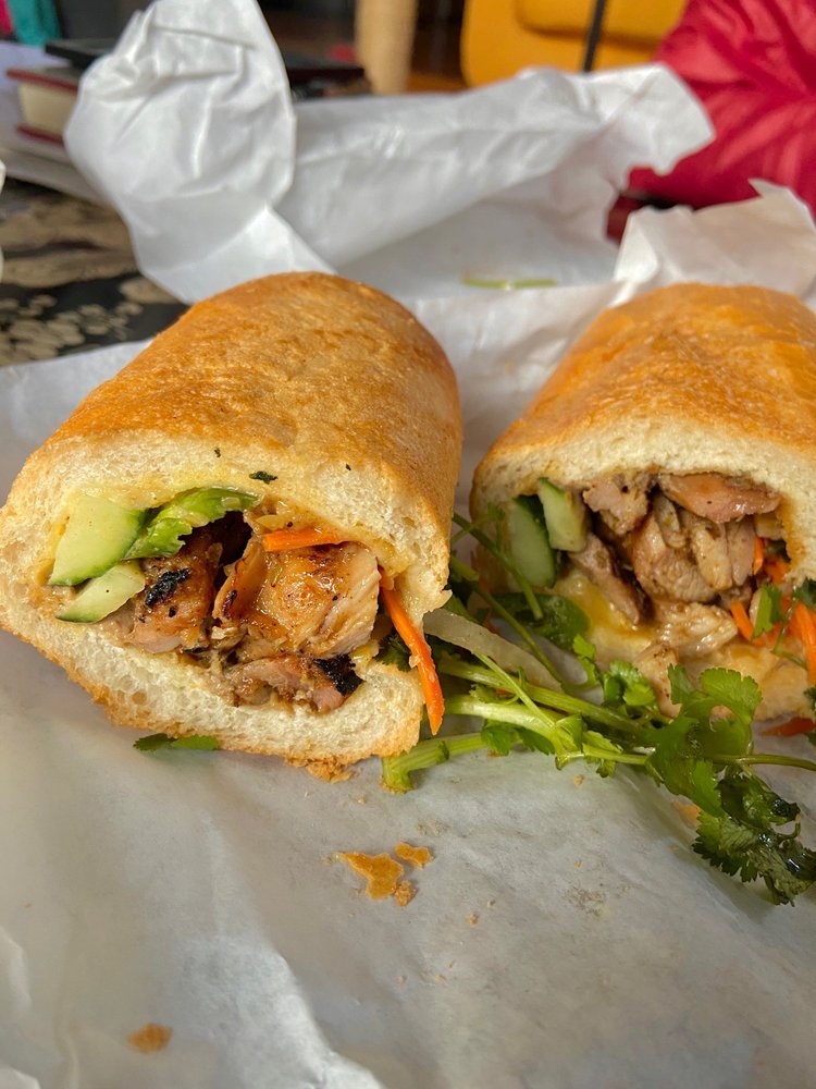 Gà Nướng) 5-spice Chicken Banh Mi