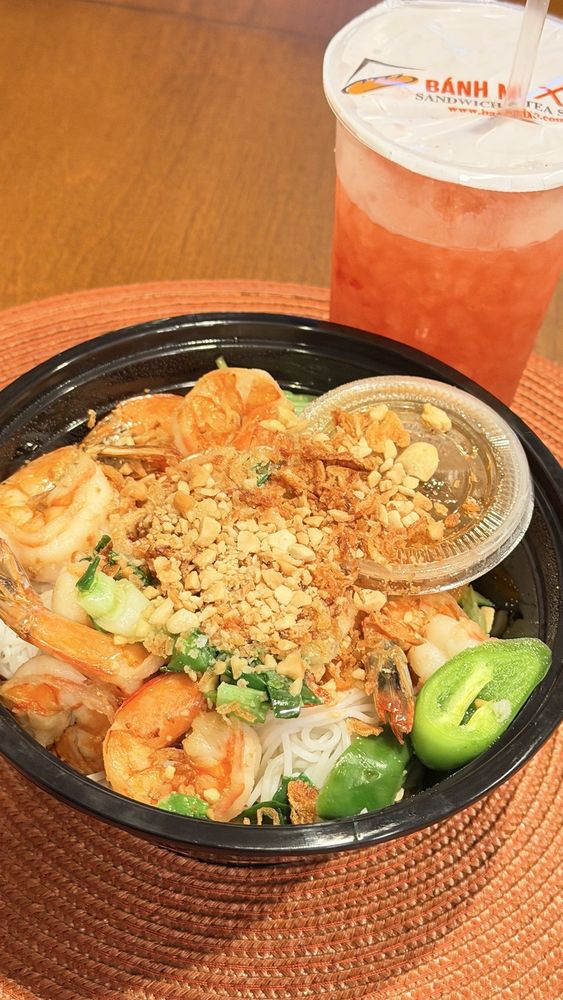 Grilled Shrimp Salad Noodle Bowl