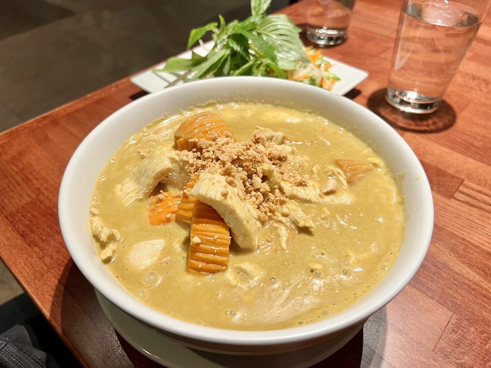 Bun Ca Ri Ga/ Chicken Curry Noodle Soup