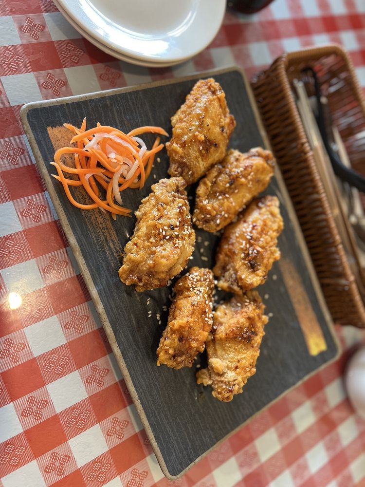 3bros Fried Chicken Wings with 3bros Fish Sauce / Cánh Gà Chiên Nước Mắm