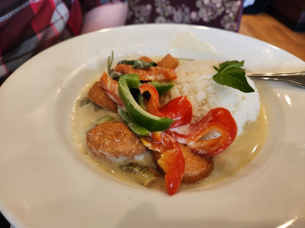 Tofu & Avocado Green Curry