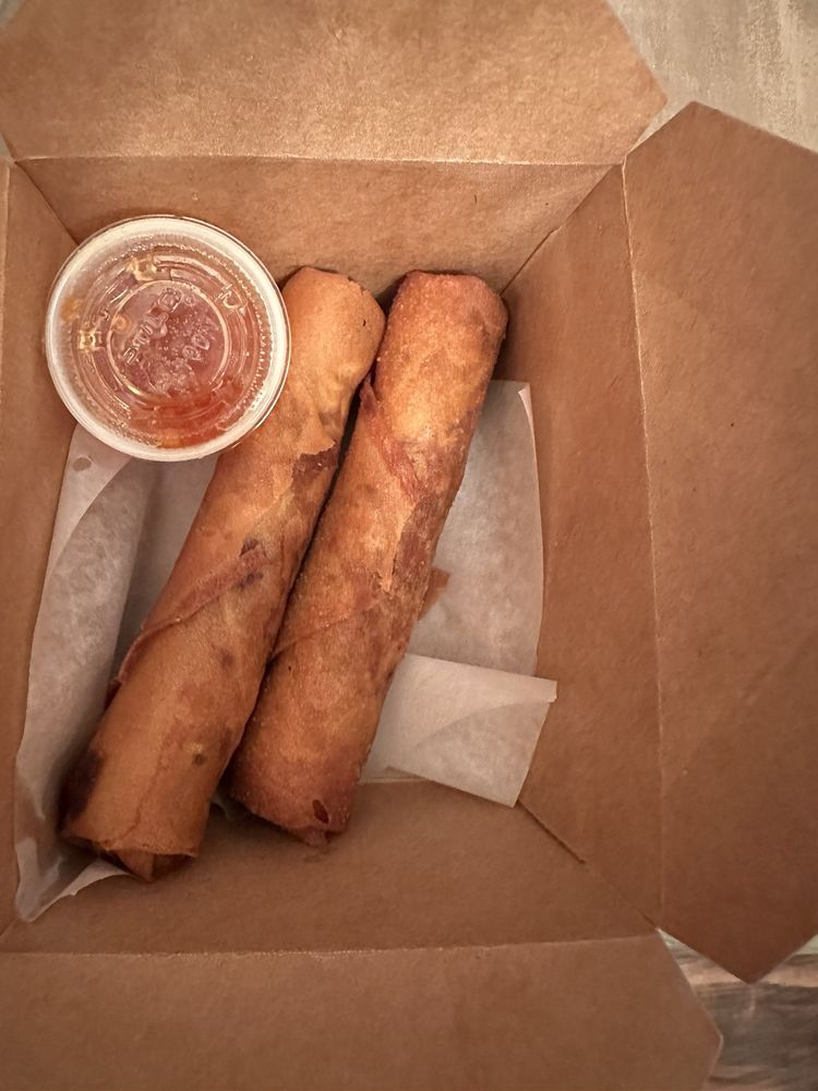 Nem Cuốn (2 Pcs) / Fresh Spring Rolls with Pork Sausage Patty