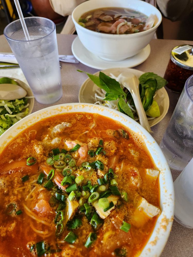 Bún Riêu (not Spicy) / Tomato Base Vermicelli Noodle Soup with Prawns, Pork Meatball and Tofu