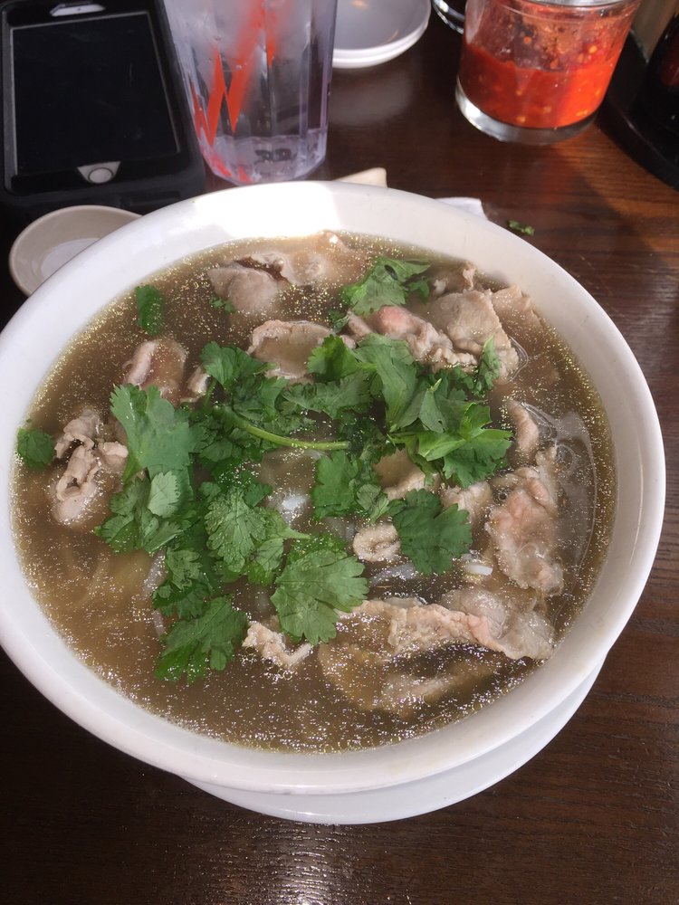Phở Tái / Rare Steak Noodle Soup