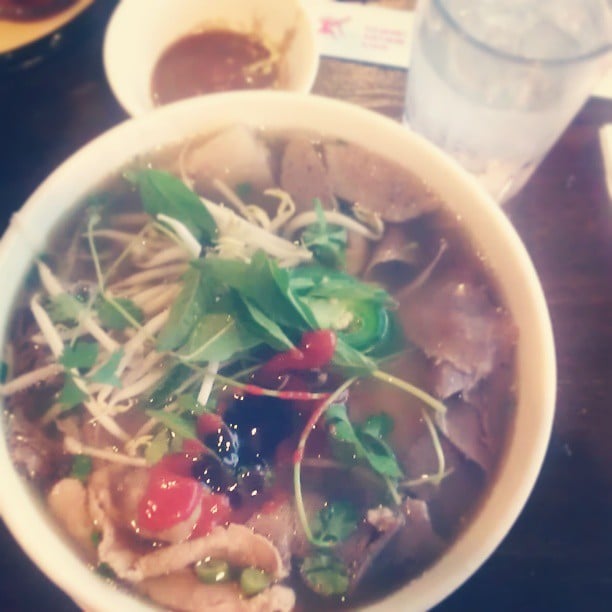 Phở Đặc Biệt (tái, Nạm, Bò Viên, Gân, & Sách) / House Special Noodle Soup