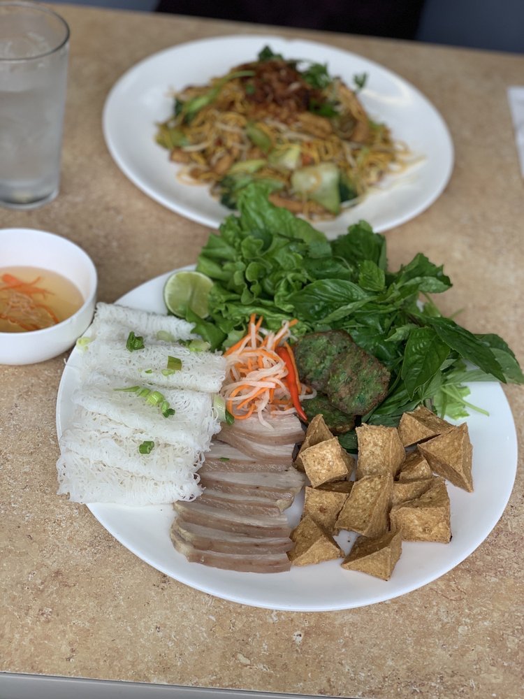 Vermicelli Noodle with Pork Belly, Fried Tofu Dip in Shrimp Paste