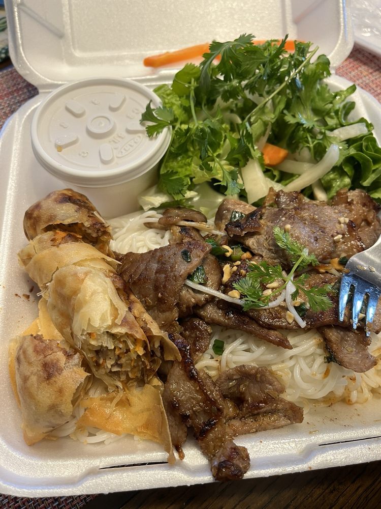 Vermicelli Noodle W/ Grilled Pork & Egg Roll