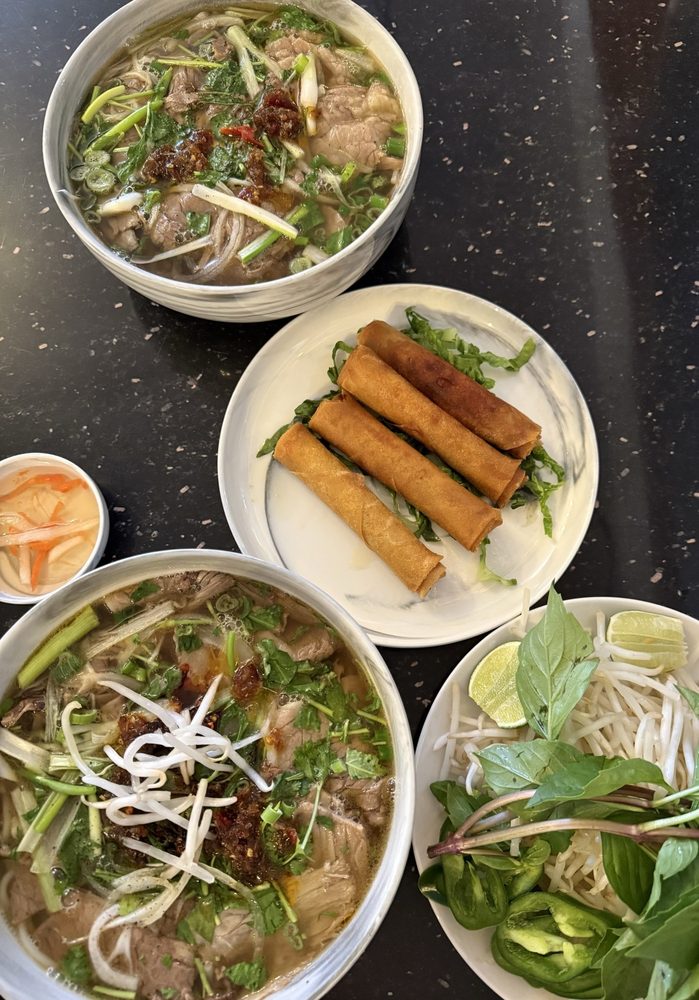 Egg Rolls (cha Gio ) 4pc