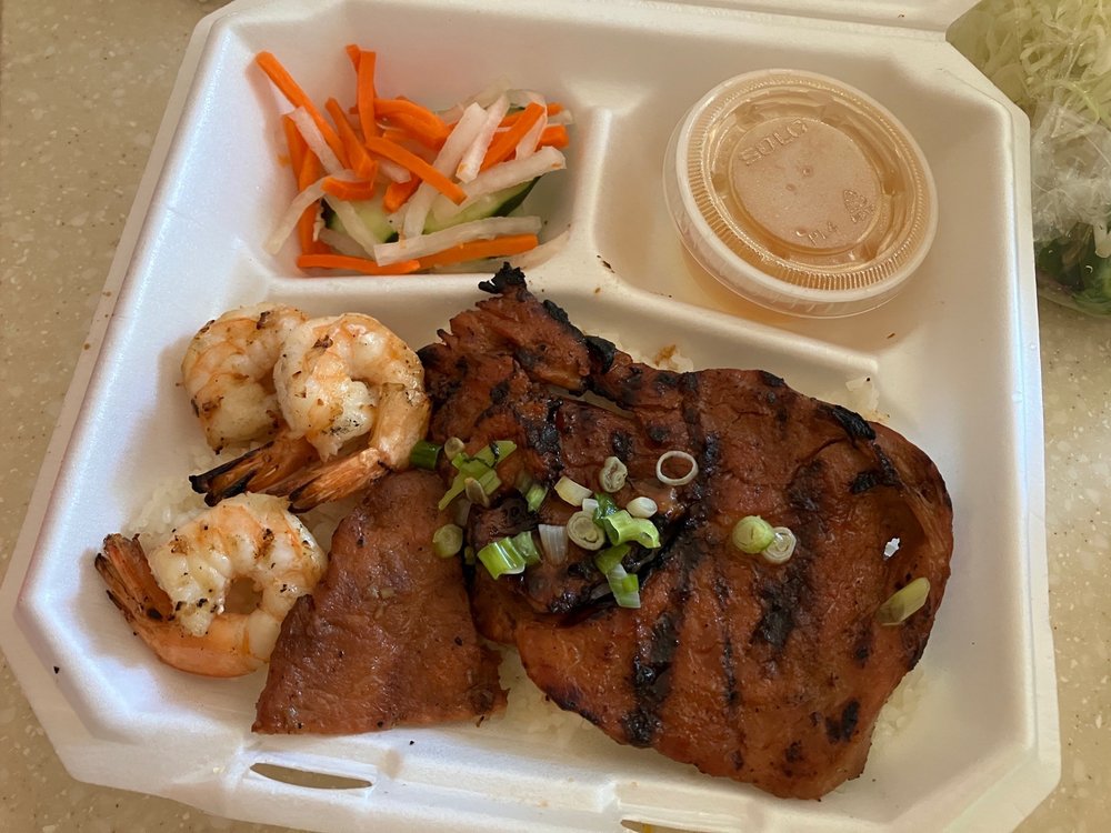 Com Tam Suon Nuong / Pork Chops with Broken Rice