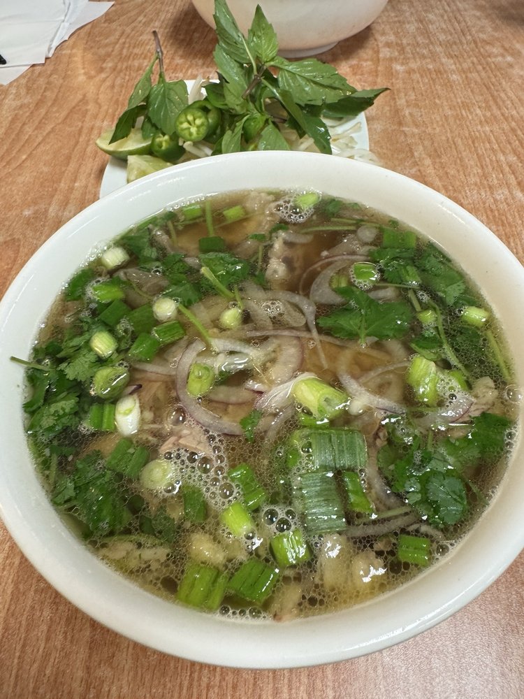 Rare Steak and Tendon / Phở Tái Gân