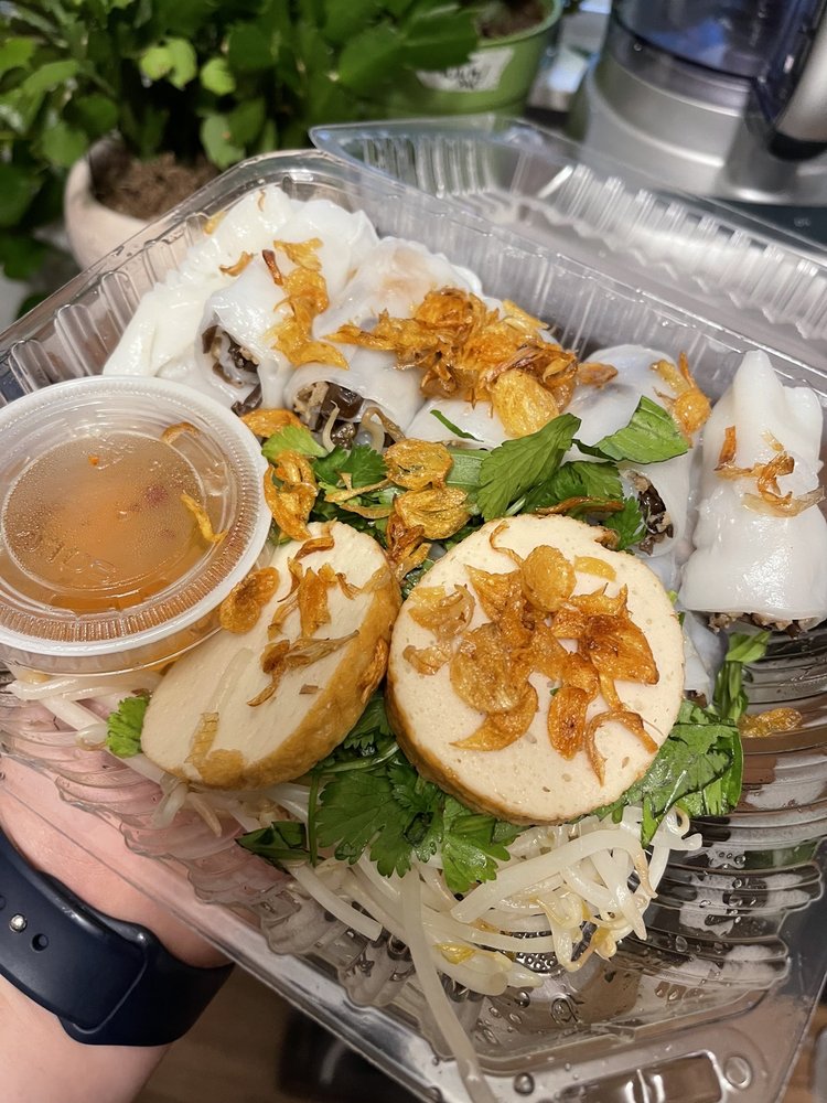 Steam Rice Rolls with Meat