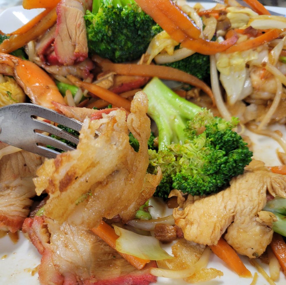 Combination Crispy Chow Fun