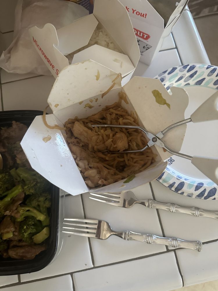 Panda Deluxe Chow Mein