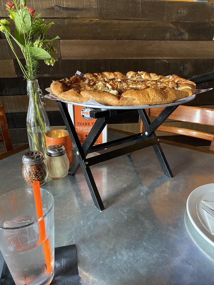 Creamy Garlic Chicken Pizza