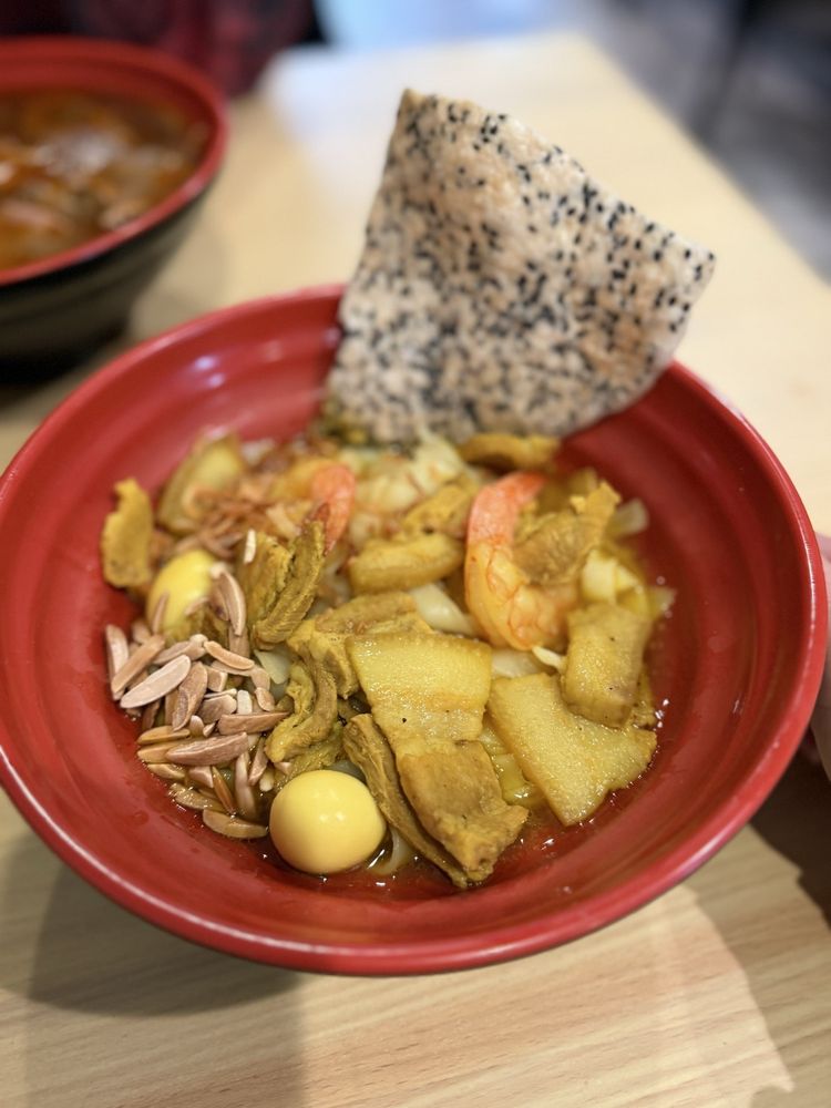 Mi Quang - Turmeric Thick Noodles