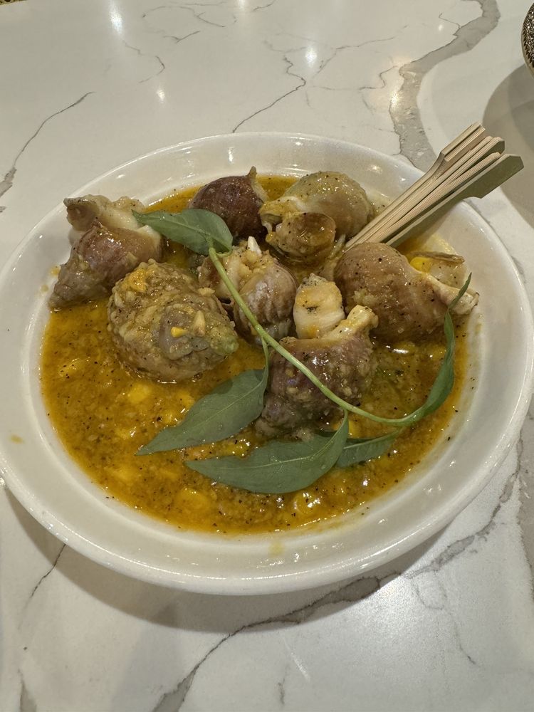 Oc Huong Sot Bo Toi Spotted Escargot Stir-fried in Butter Garlic