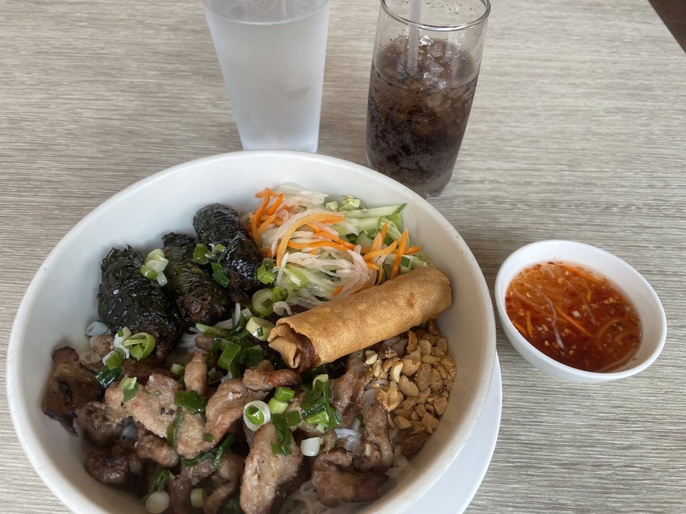 Com Suon - Grilled Pork Chops