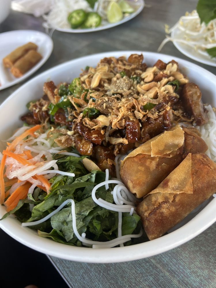 Bun Thit Heo Nuong Cha Gio