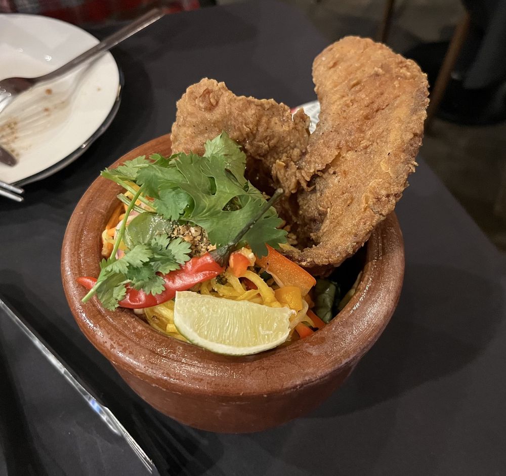 Nyom Sval Papaya Salad