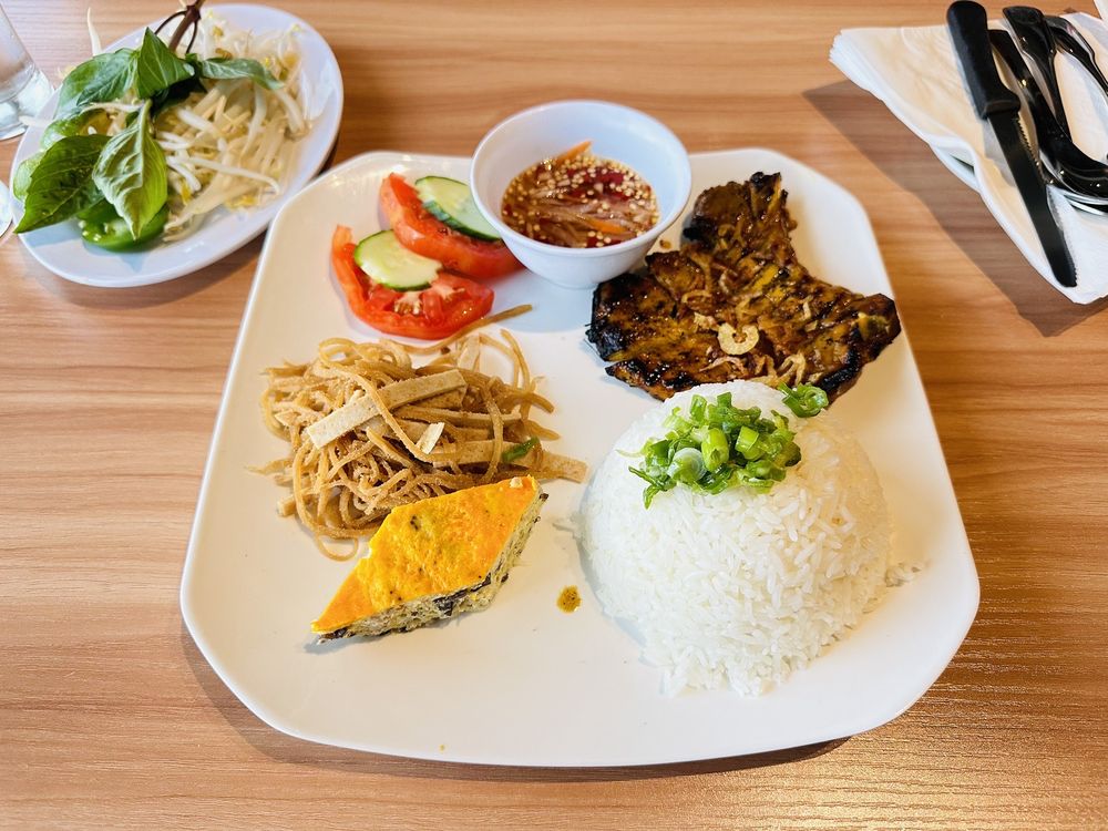Cơm Sườn Bò Đại Hàn - Short Rib Rice Plates