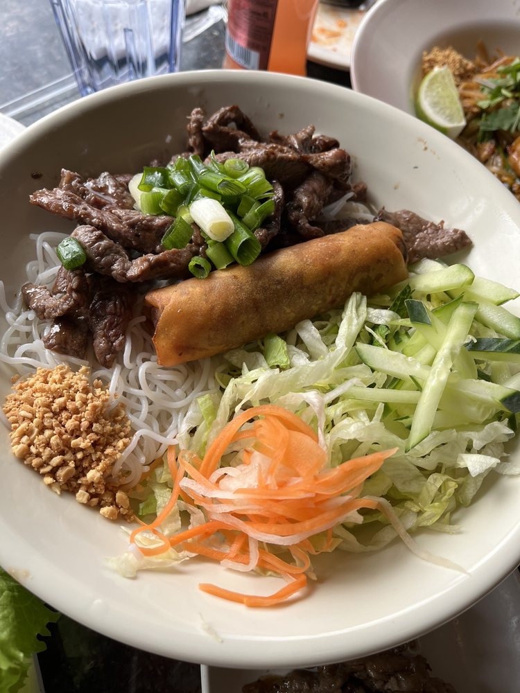 Bun Sesame Beef & Egg Roll