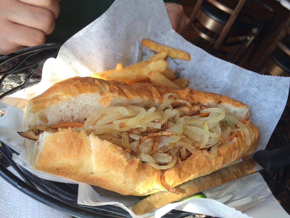 Bun Lemongrass Chicken & Egg Roll