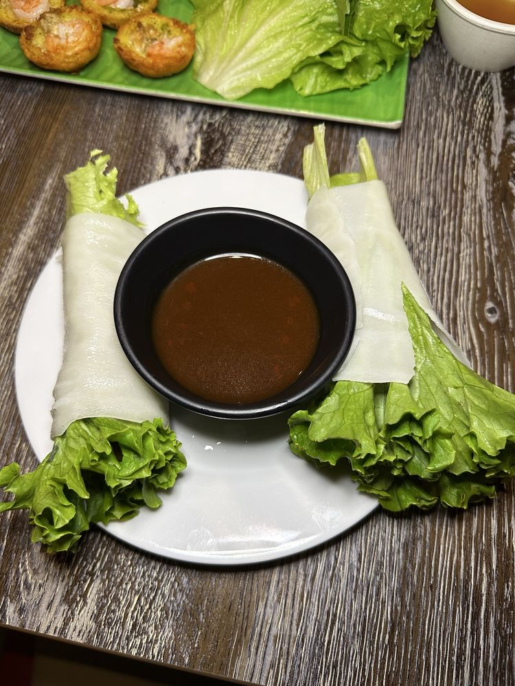 Banh Uot Cuon Thit Nuong