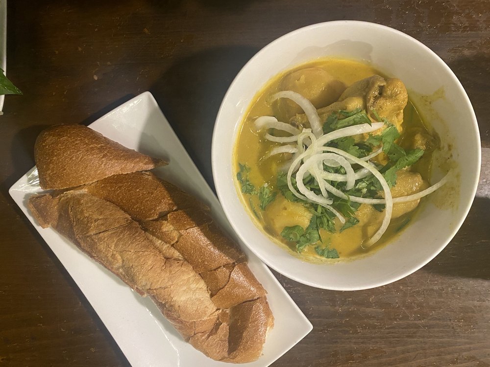 Chicken Curry with Baguette