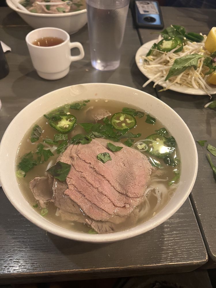 Green Vegetables with Noodle Soup