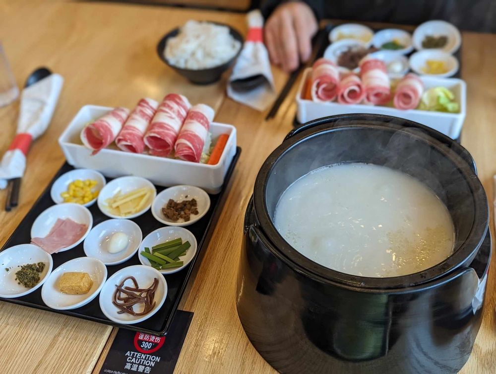 Hotpot Bridge Rice Noodle Soup W/beef Slices
