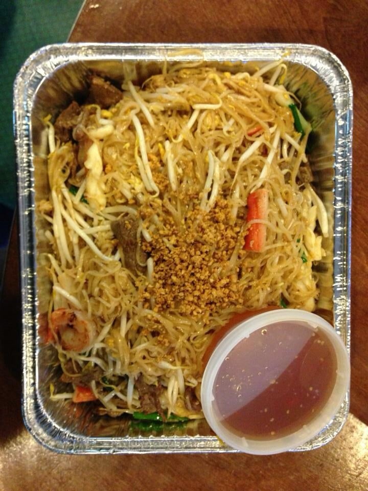 Wings Spring Rolls Pad Thai