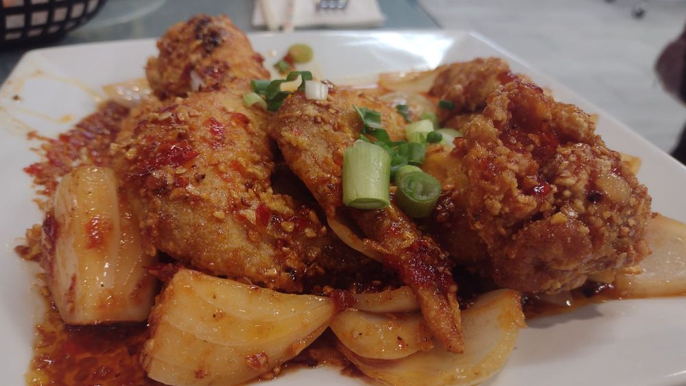 Deep-fried Chicken Wings Stir-fried with Butter / Cánh Gà Chiên Bơ