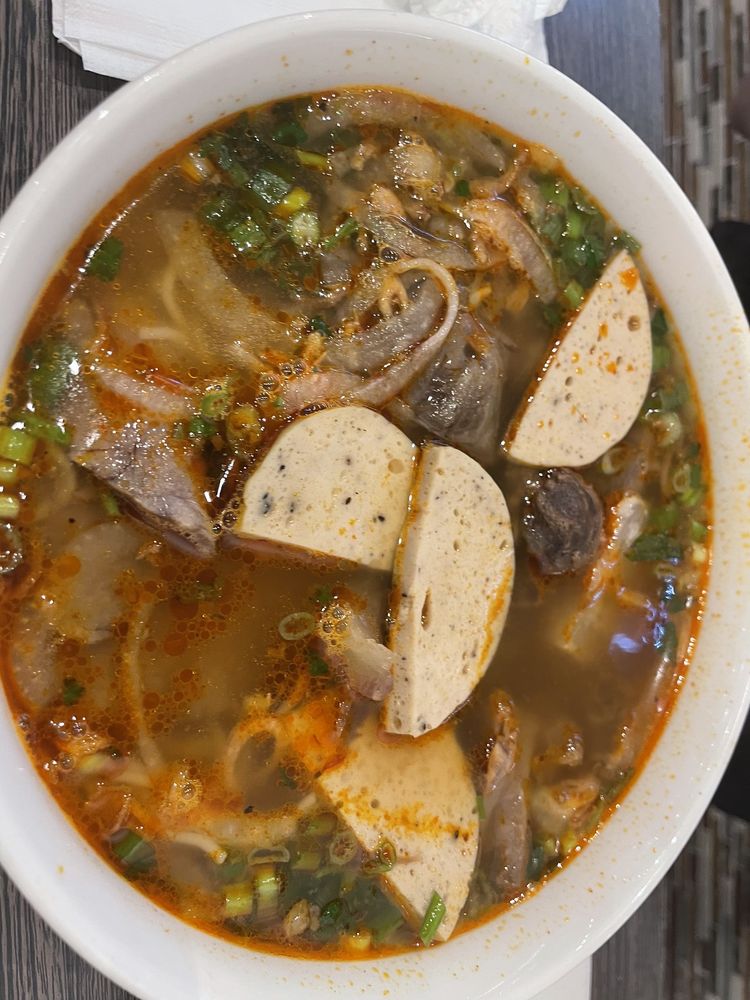 Bún Bò Huế Spicy-beef Noodle Soup