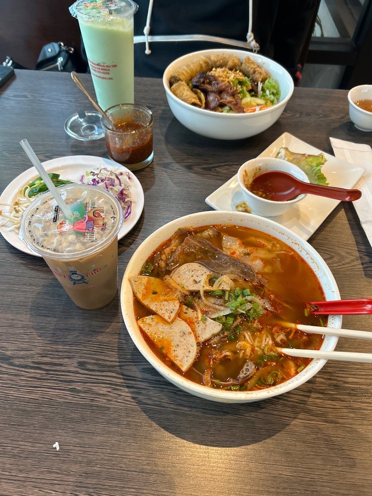 Phở Đặc Biệt - Combination Rice Noodle Soup