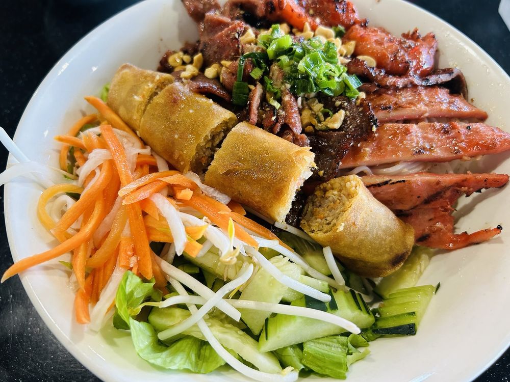 Combination Noodle Bowl / Bún Đặc Biệt