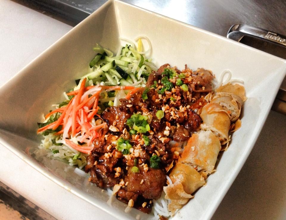 Goi Cuon Tom Thit Nuong / Grilled Pork & Shrimp Spring Rolls