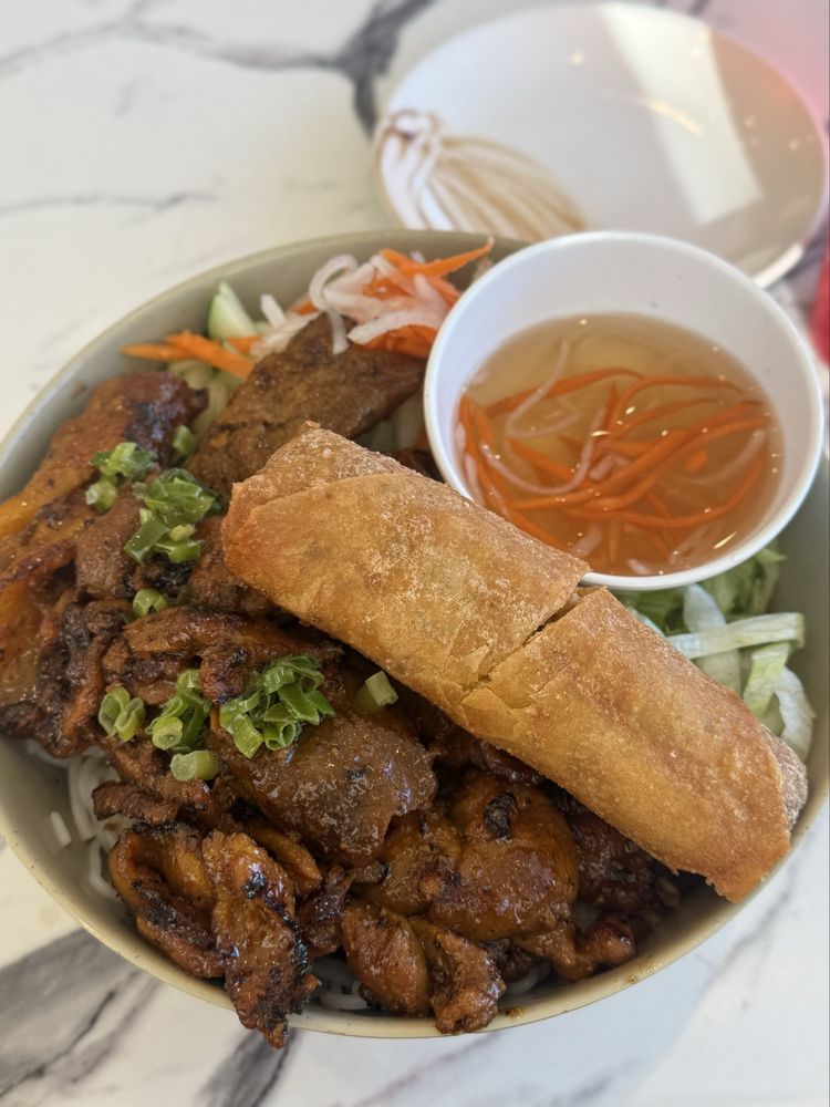 Imperial Rolls Vermicelli