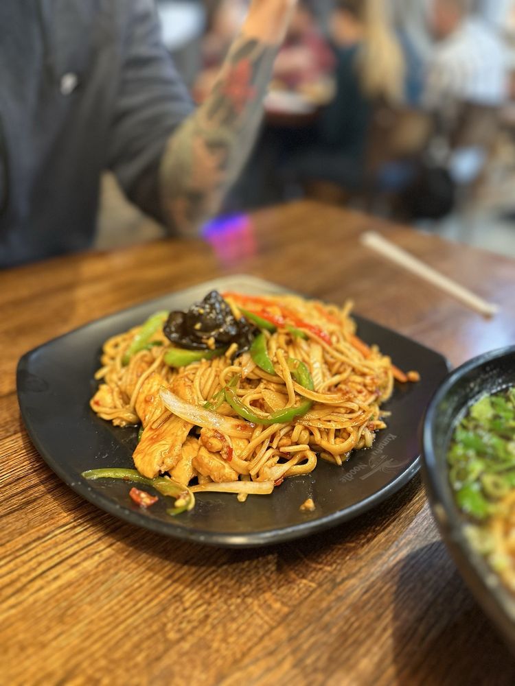 Chicken Garlic Sauce Noodles