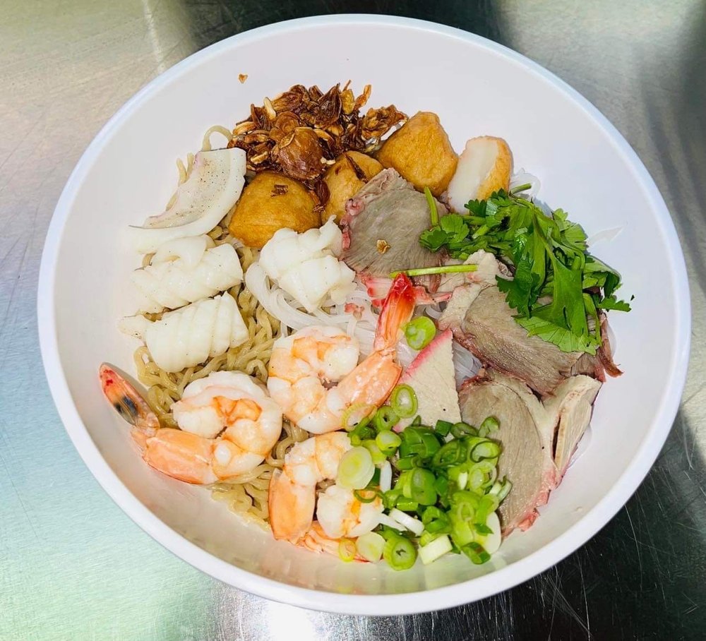 Combination Rice and Egg Noodle W/ Shrimp, Calamari, Fish Ball, BBQ Pork