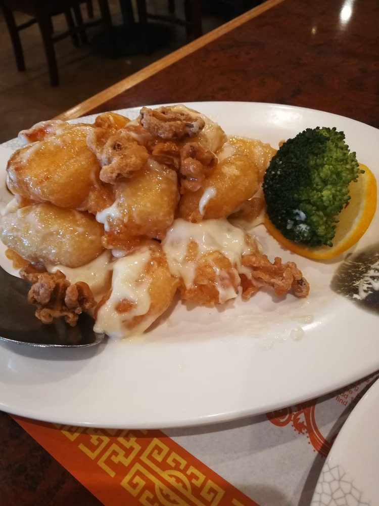 Honey Glazed Walnut Shrimp / 核桃虾