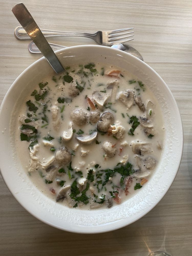 Tom Kha