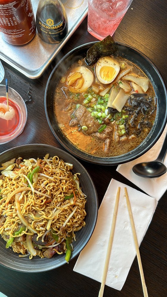 Kids Chicken Fried Noodle / 儿童鸡肉炒面