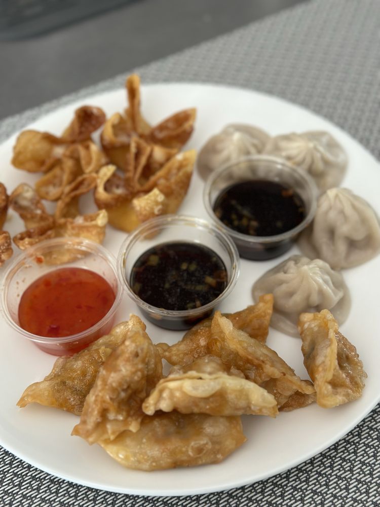 Steam Ginger Pork Dumplings (4 Pcs) 蒸小笼包