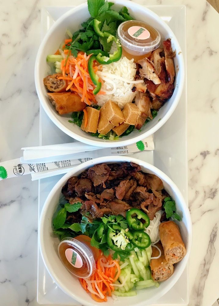 Rice Bowl with Grilled Lemongrass Chicken, Eggroll & Tofu